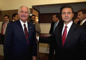 Carlos Funtes con el actual presidente de México, Enrique Peña Nieto